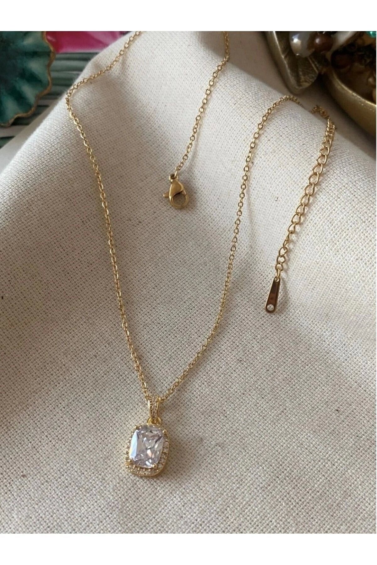 Çelik Kare Taşlı Kolye