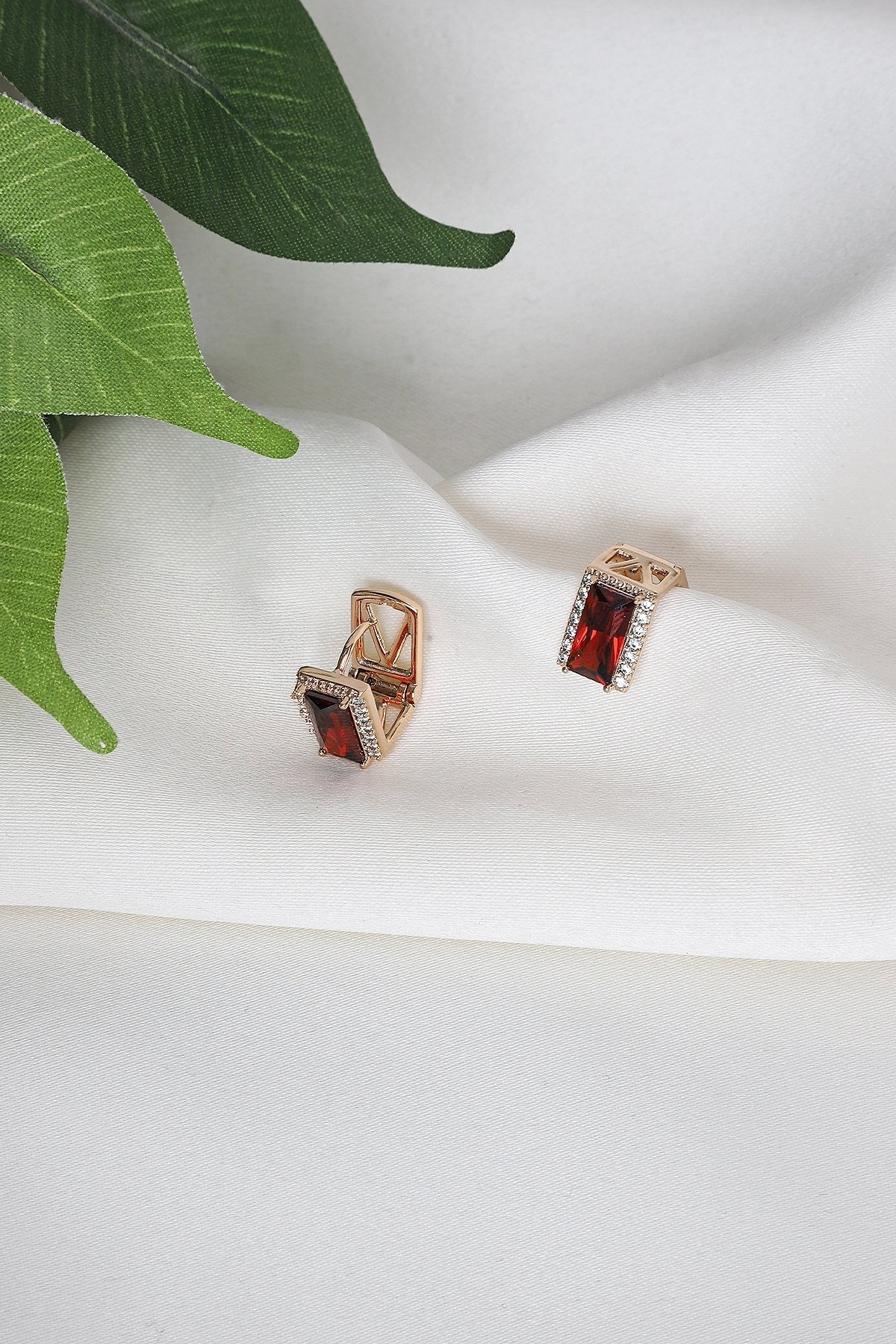 Yeşil Taşlı Baget Küpe