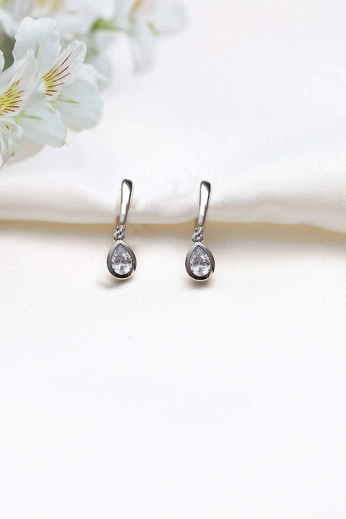 Damla Model Çelik Küpe