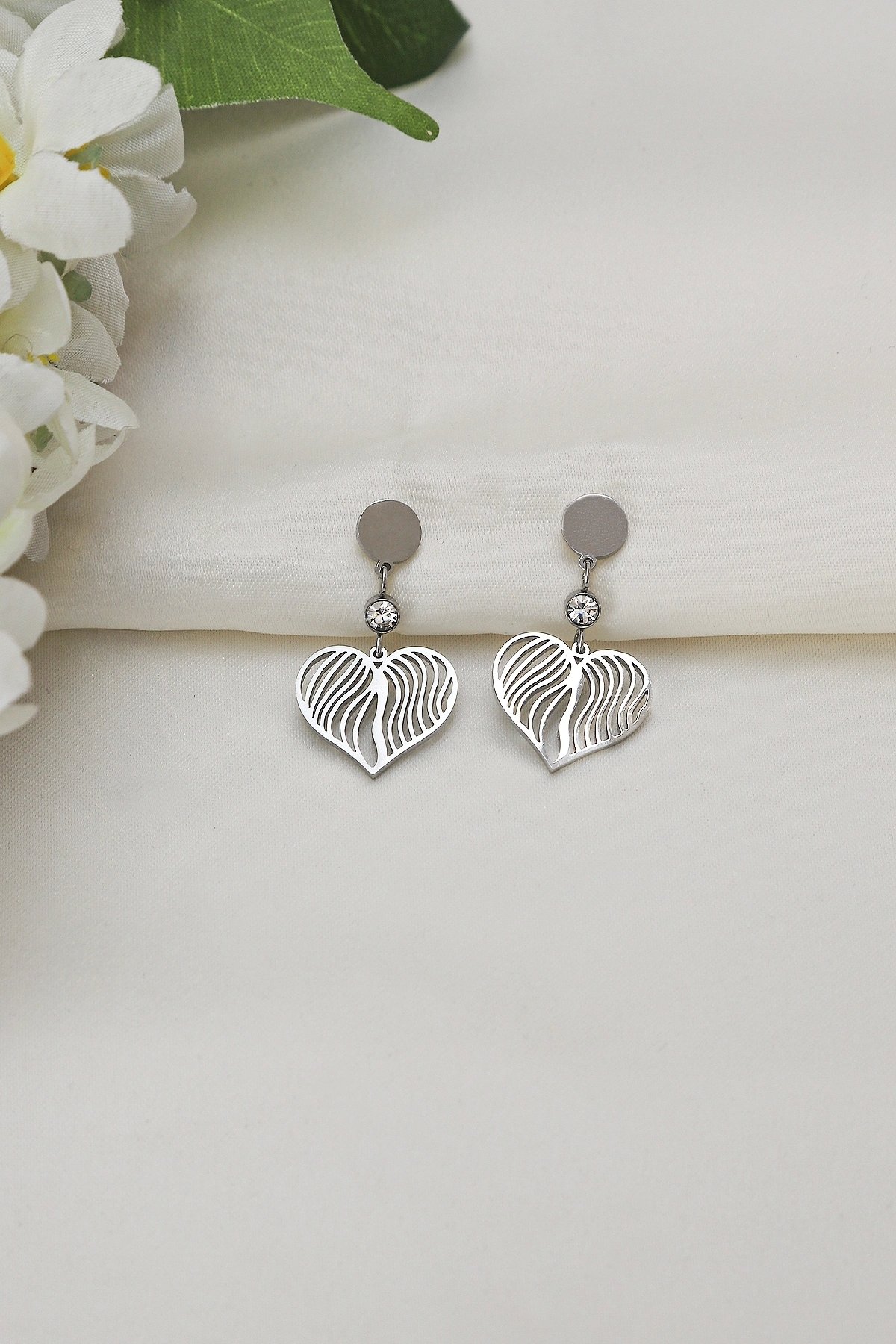 Tek Taşlı Kalp Model Çelik Küpe