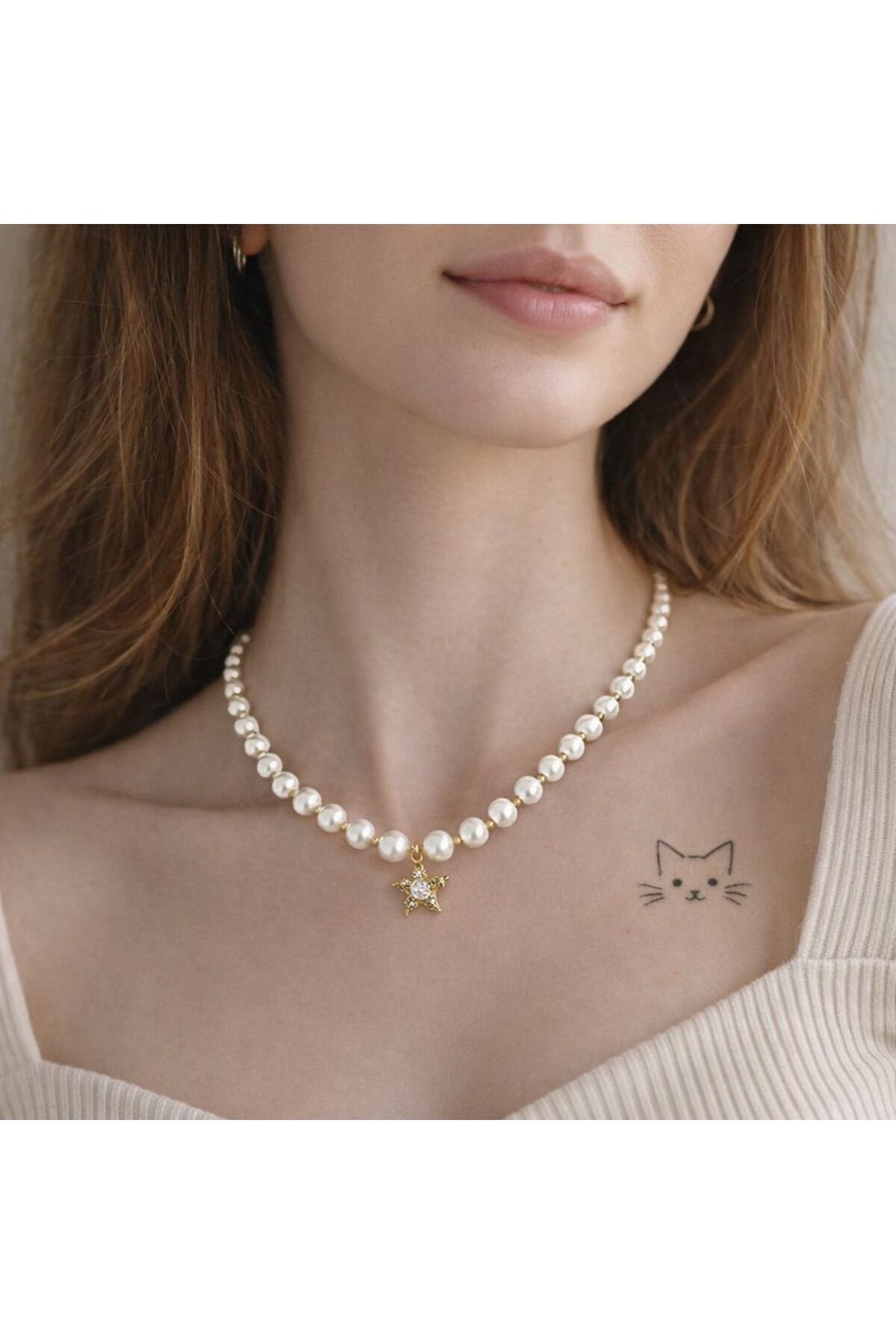 ÇİÇEK DETAYLI İNCİLİ ÇELİK KOLYE