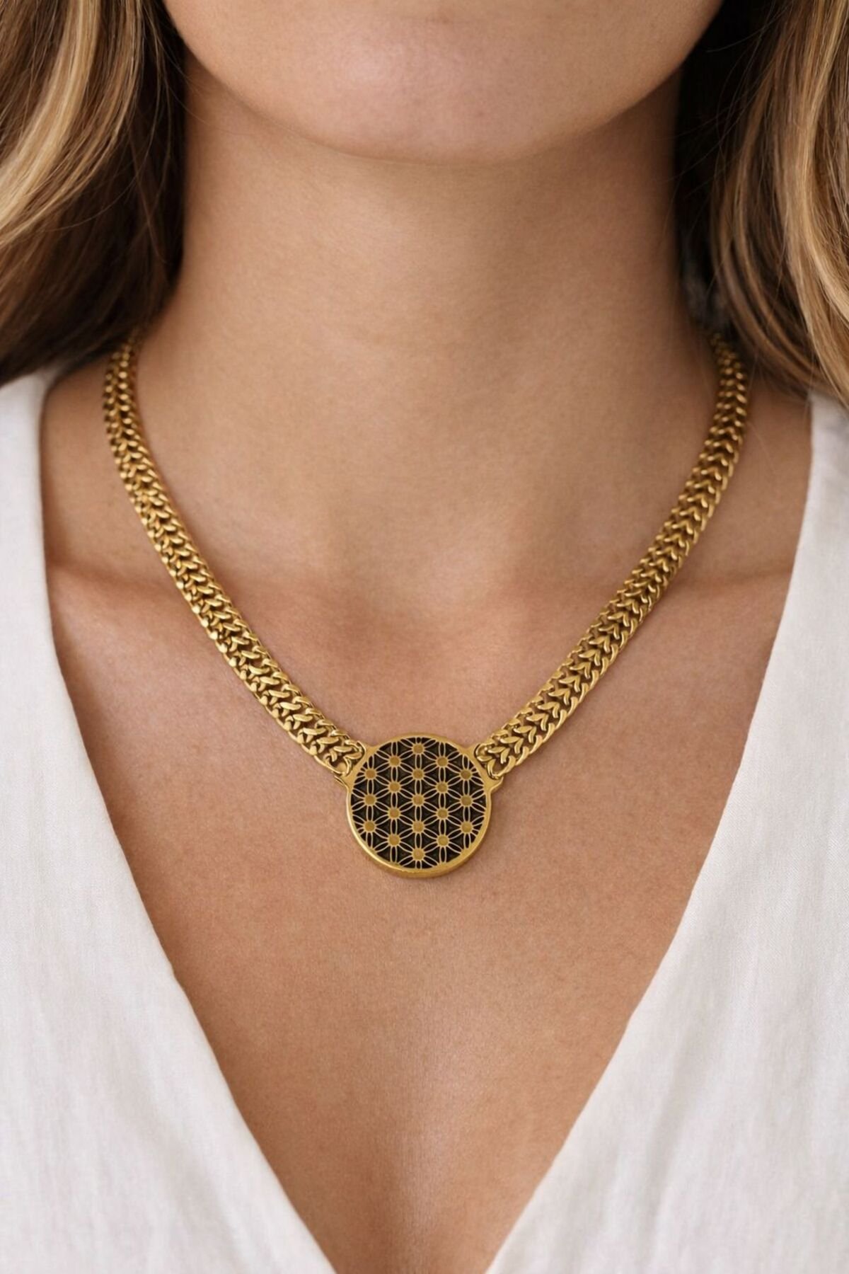 YAŞAM ÇİÇEĞİ MODEL KALIN BURMA KALPLİ ÇELİK KOLYE