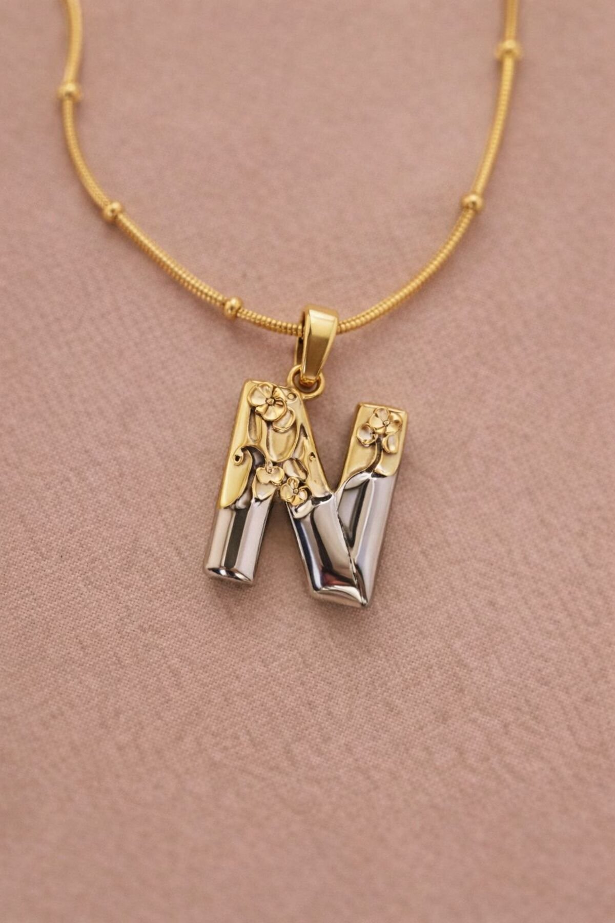 ÇİFT RENKLİ N HARFLİ ÇELİK KOLYE