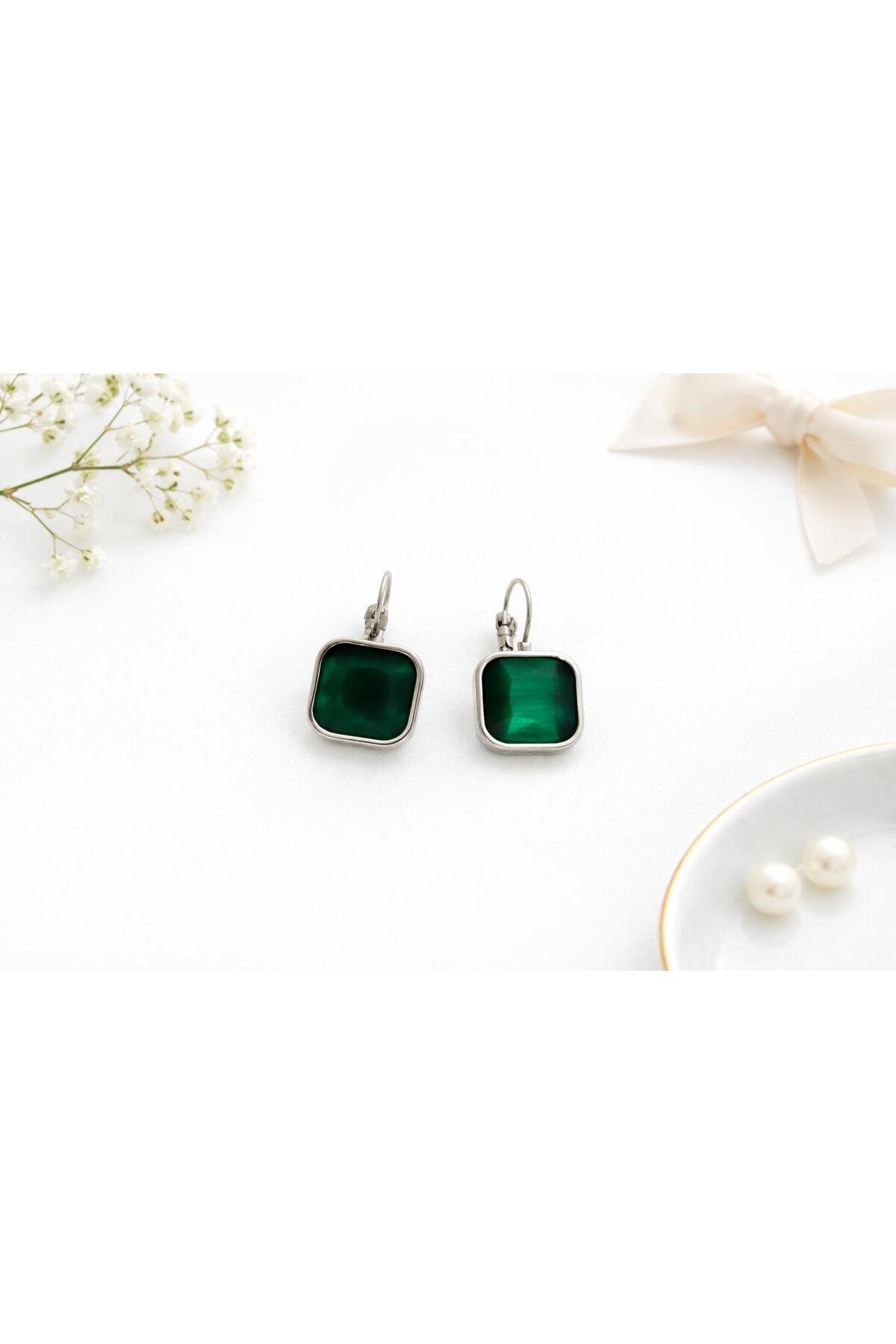 STEEL EMERALD SQUARE EARRINGS