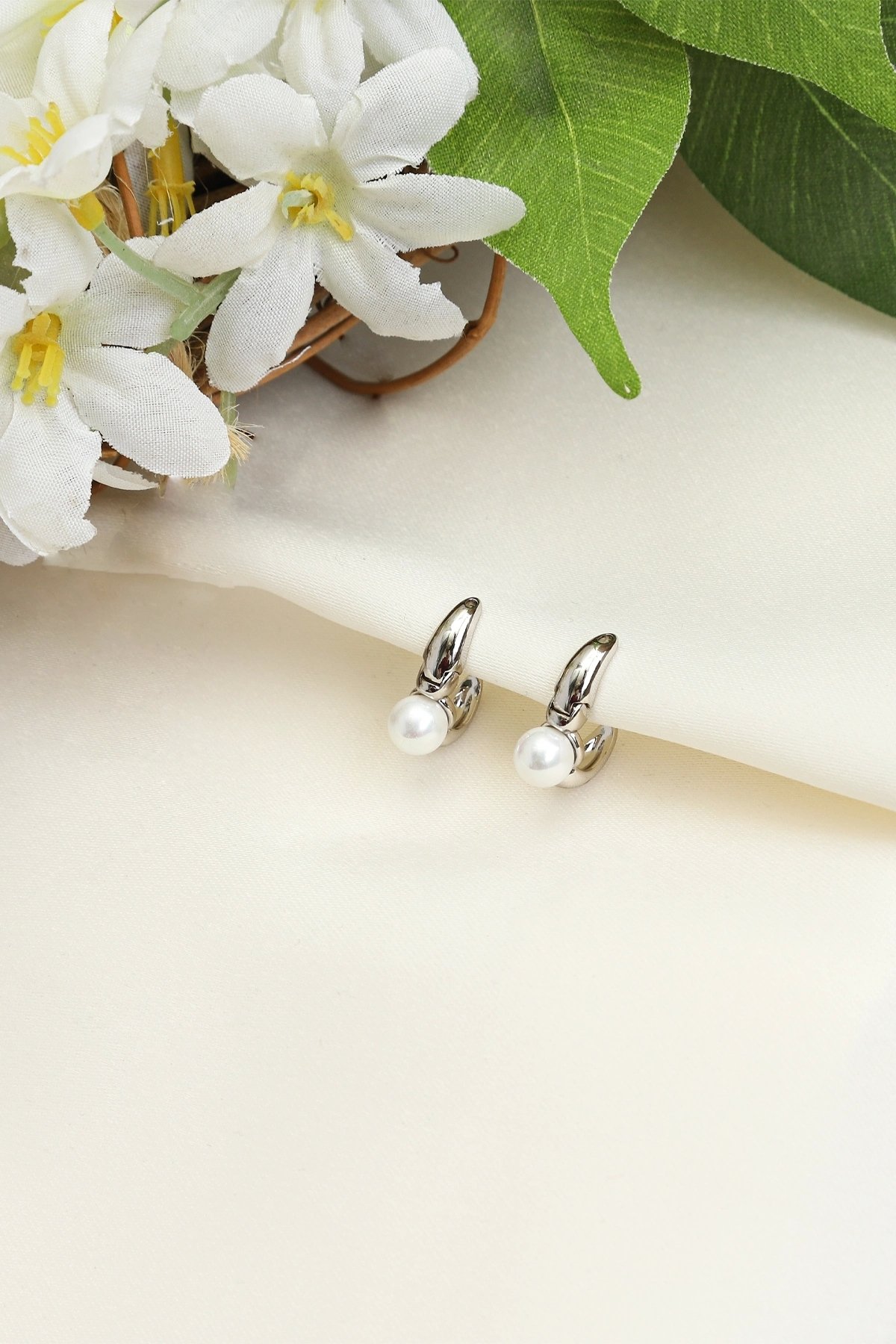 İnci Detaylı 316L Çelik Silver Kadın Küpe