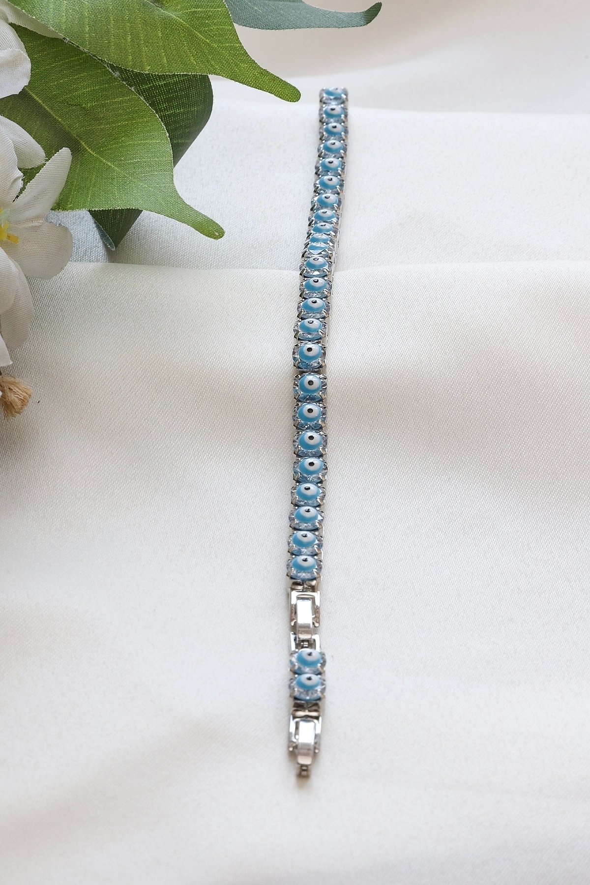 İRİ BOY ZİRKON TAŞ ÜZERİ MİNELİ NAZAR BONCUK GÜMÜŞ RENK BİLEKLİK