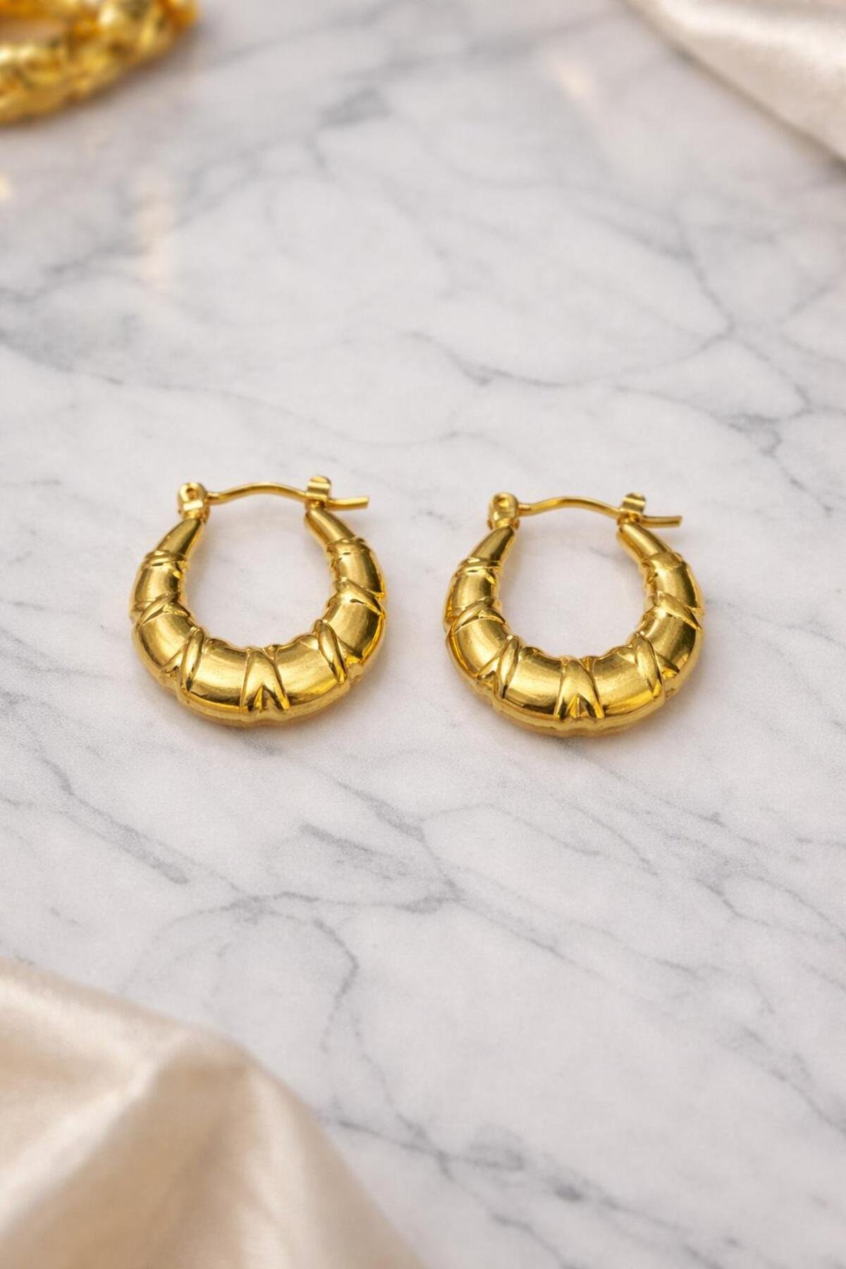 Bakımeri Jewelry Mini Croissant Gold Çelik Halka Küpe