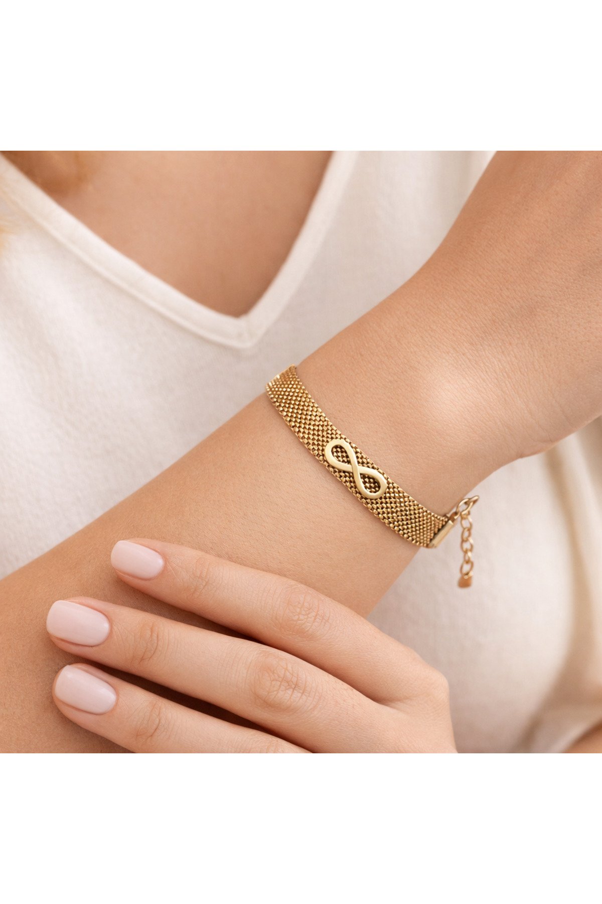 Steel wicker model symbolizes eternity bracelet